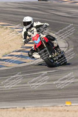 media/Dec-01-2025-Moto Forza (Mon) [[2daa91e15f]]/2-Intermediate Group/Session 2 (Turns 9 and 10)/